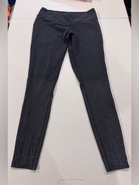 Nike Dri-Fit Women's Black Leggings with Subtle Textured Lower Leg Medium